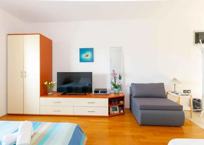 Irena 33048 Apartman Pula