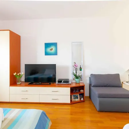 Studio Irena 33048 Apartman Póla