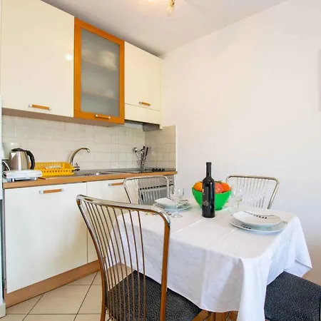 Studio Irena 33048 *