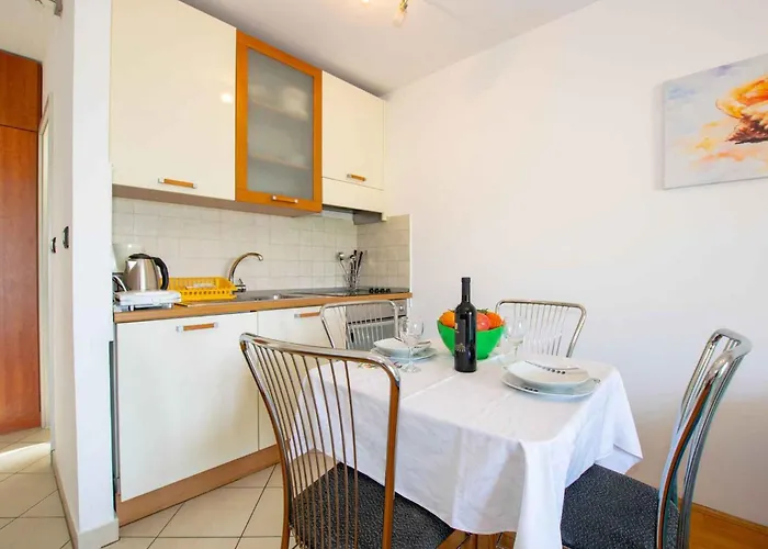 Studio Irena 33048 *